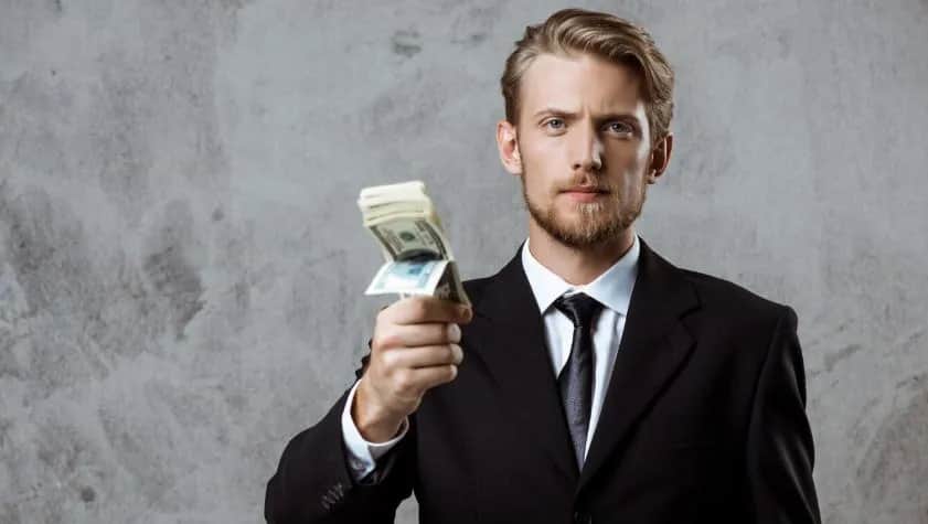 Ile zarabia prawnik w Anglii? Zaskakujące fakty o wynagrodzeniach