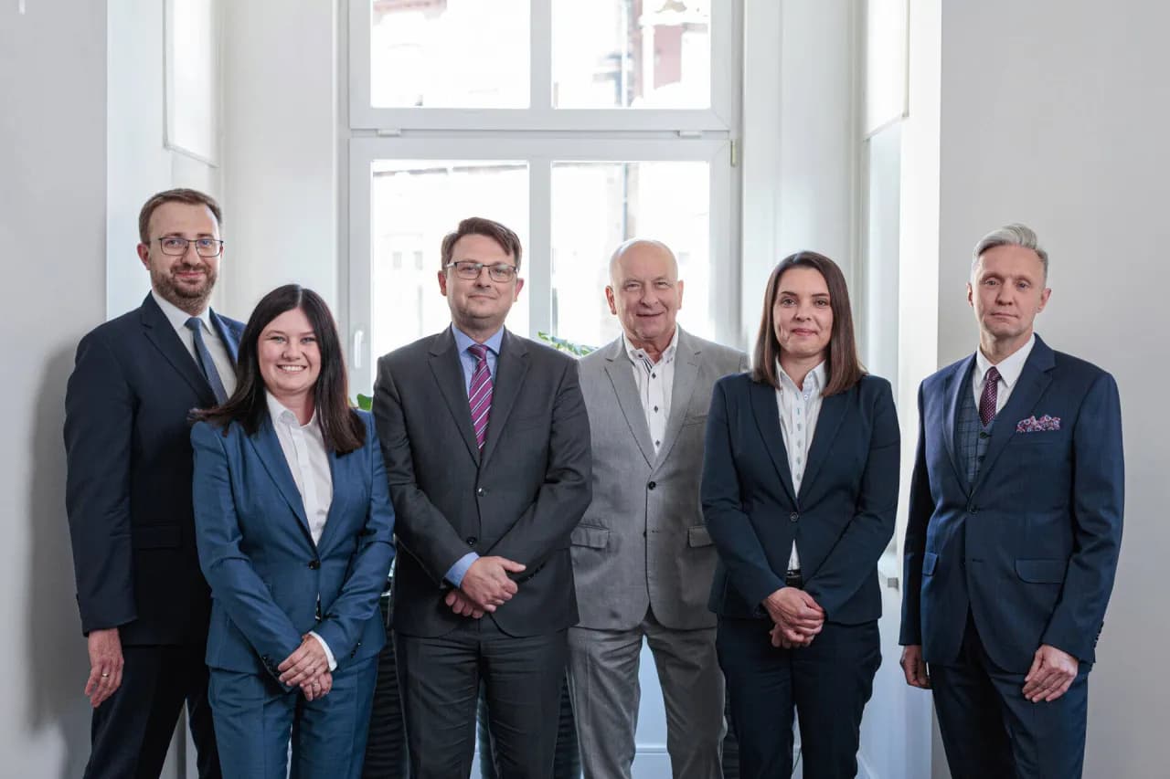 Czy adwokat może bronić członka rodziny? Etyka i wyzwania prawne