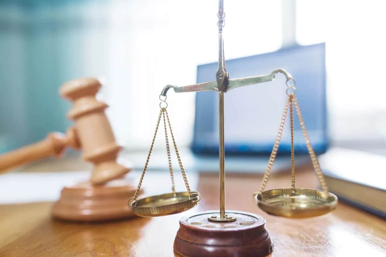 Wezwanie do sądu ile dni przed rozprawą - uniknij opóźnień i problemów