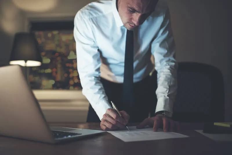 Czy sp z o.o. jest osobą prawną? Zrozumienie jej statusu prawnego